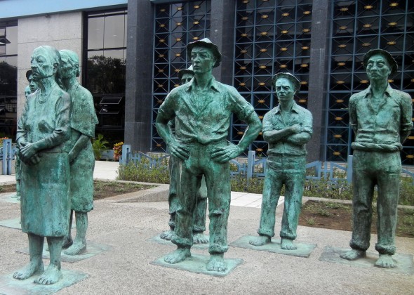 San Jose de Costa Rica, estatuas los presentes